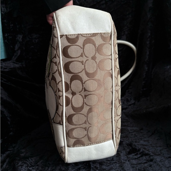 2009 Rare Coach Signature Bleecker Daisy Tote🌼 - Picture 4 of 5